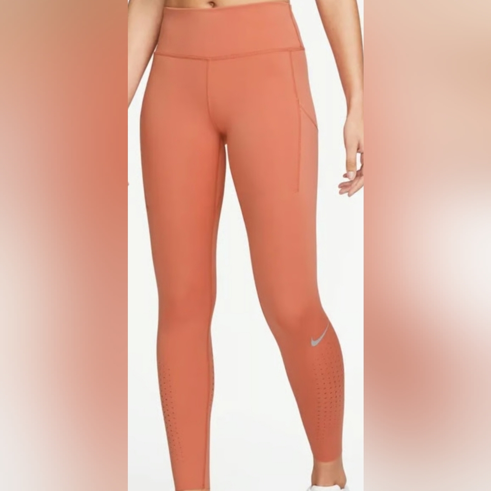 Nike Ladies Dry Fit Leggins. NWOT. Size M. Fits S/M.